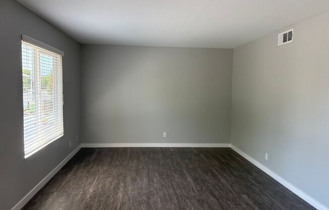2 beds, 1 bath, 875 sqft, $2,720, Unit 4