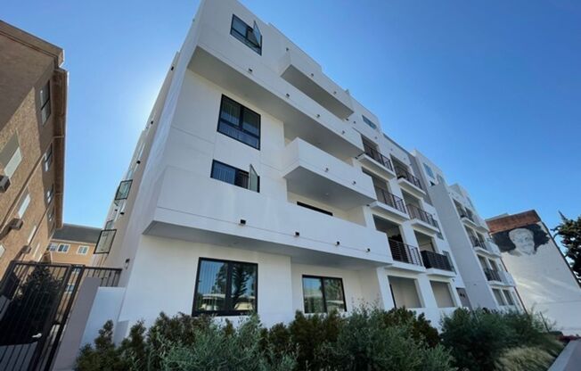 Studio, 1 bath, 574 sqft, $1,950, Unit Unit 307