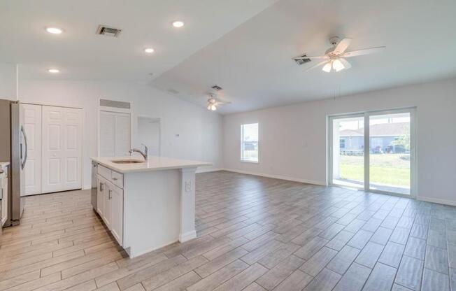 202 NW 25 ST