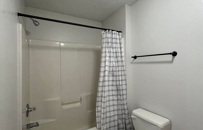 2 beds, 2 baths, $1,100, Unit 6513