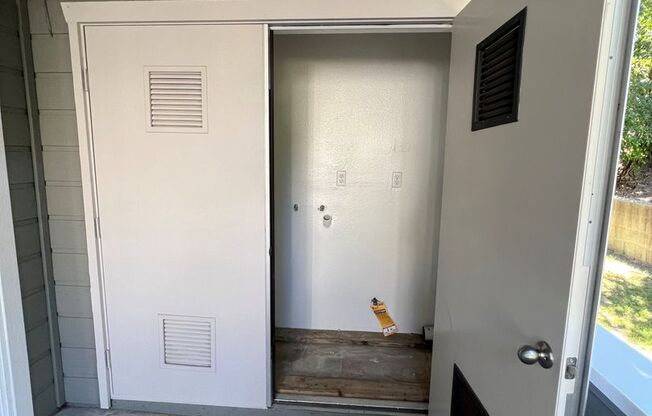 2 beds, 1 bath, 900 sqft, $3,075, Unit E121