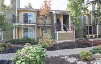 Upstairs 2-Bed Condo in Factoria with Covered Parking, Pool & Patio