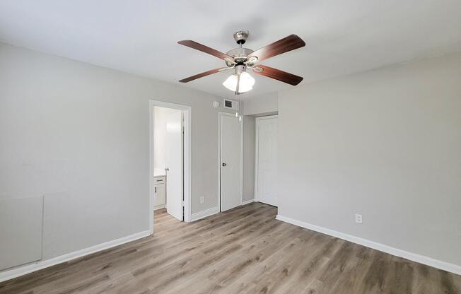 Home - Court at Oak Forest - Houston, TX