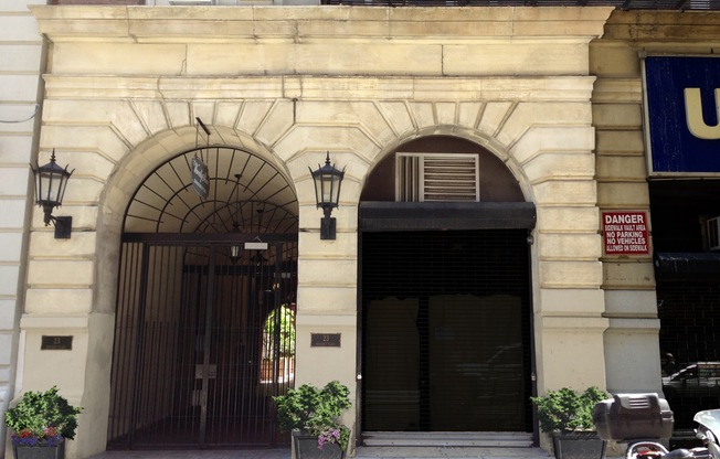 23 WAVERLY PL