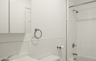 3 beds, 1 bath, 1,150 sqft, $6,850, Unit 3L