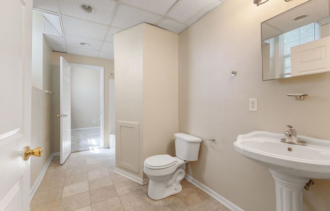 1 bed, 1 bath, 700 sqft, $775, Unit B6