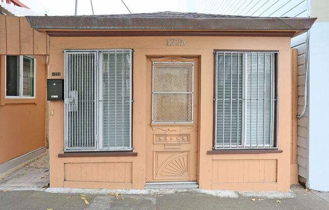 1225 Anza