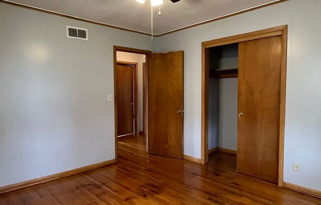 3 beds, 1 bath, $1,200