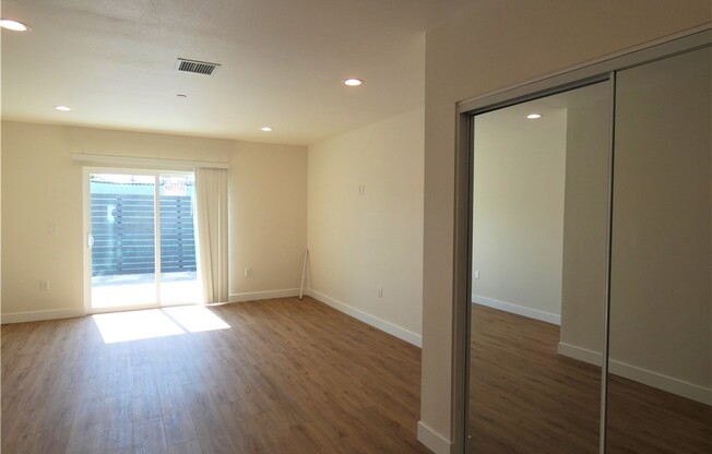 3 beds, 3.5 baths, 1,902 sqft, $4,125, Unit 1/2