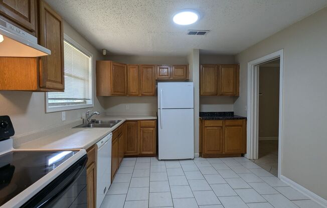 3 beds, 2 baths, $1,550