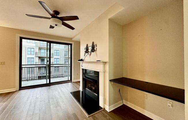 1 bed, 1 bath, 779 sqft, $1,600