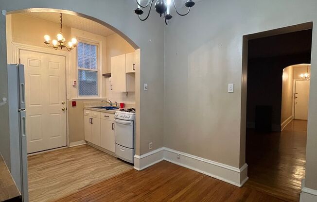 1 bed, 1 bath, $1,850, Unit #3 (1st Floor Rear)