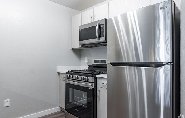 2 beds, 2 baths, 890 sqft, $1,415, Unit 39-202