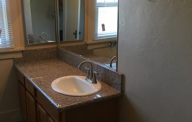 2 beds, 1 bath, $1,250