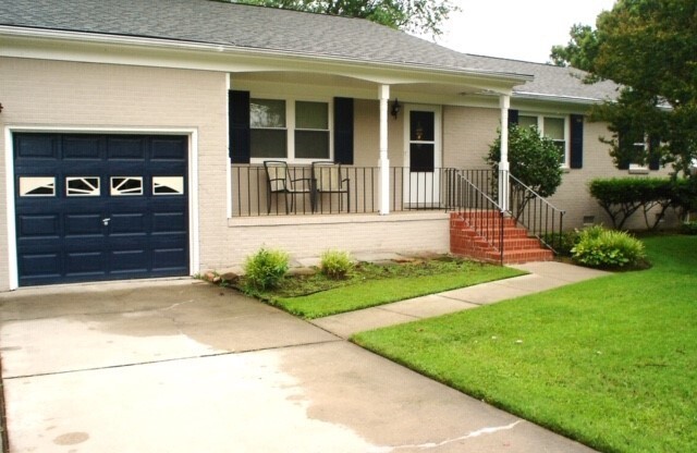 3 beds, 2.5 baths, $2,600