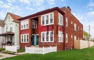 927 W TOWN ST