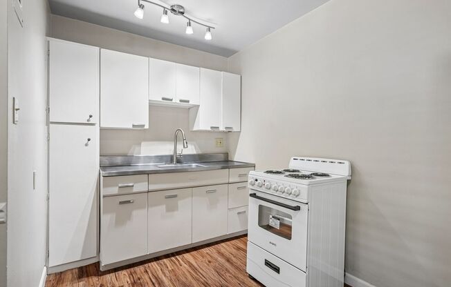 Studio, 1 bath, $1,550, Unit 107