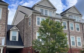 Beautiful Broadlands Townhouse w/ 1 Car Garage