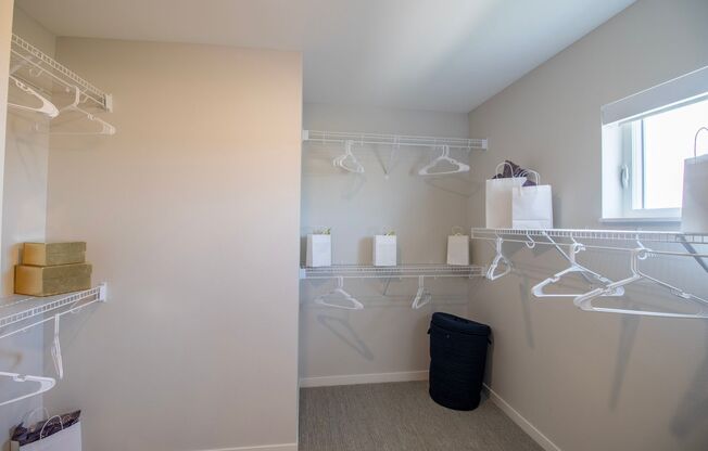 3 beds, 2.5 baths, 1,700 sqft, $2,695, Unit 1213