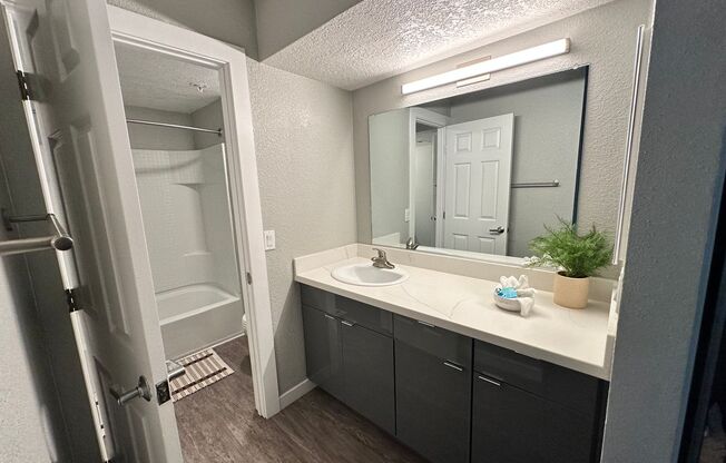 2 beds, 1 bath, 821 sqft, $2,765, Unit E027