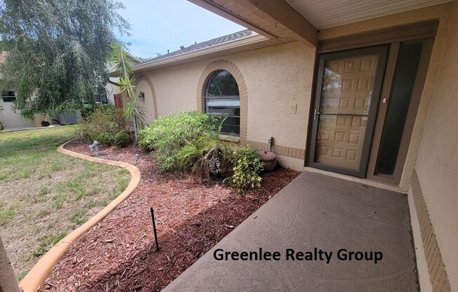 Large 2 Bed/2 Bath/2 Car Garage Home in New Port Richey- 1657sqft!