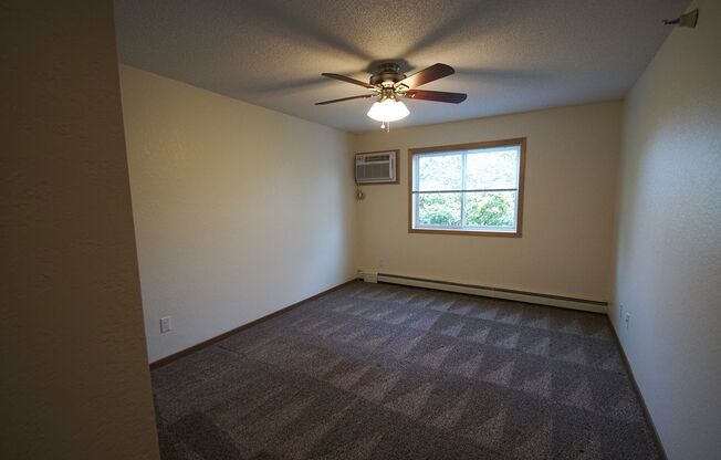 2 beds, 2 baths, 915 sqft, $1,650, Unit 332