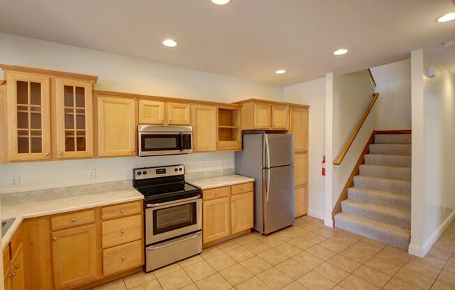 3 beds, 2 baths, 1,850 sqft, $2,275