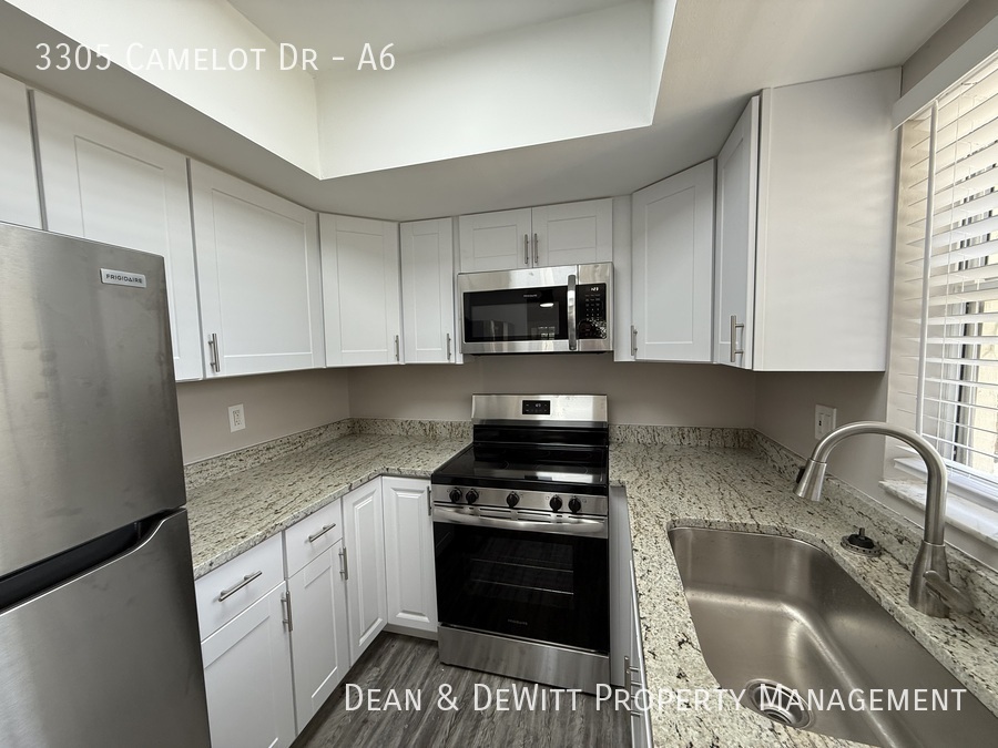 3305 CAMELOT DR