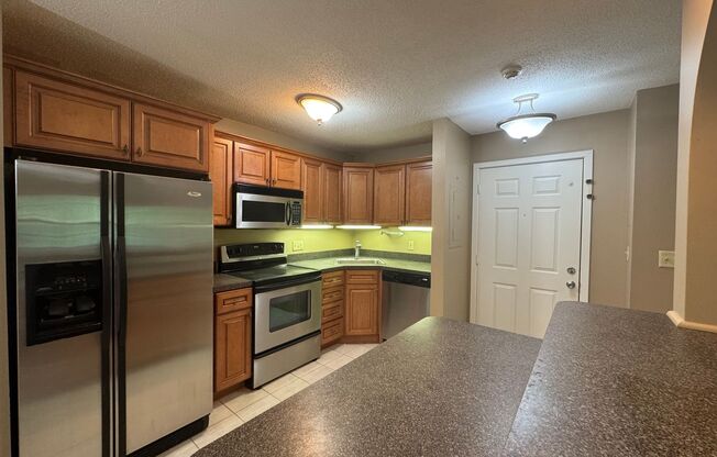 Spacious 3-Bedroom Condo with Modern Amenities in Andover, MA!