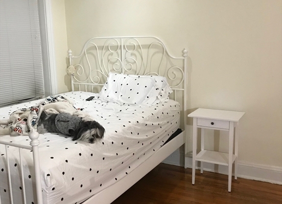 1 bed, 1 bath, 420 sqft, $2,200, Unit 21