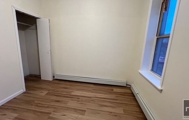 2 beds, 1 bath, $2,000, Unit 2A