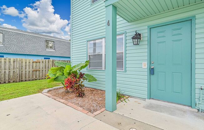 NOW AVAILABLE - Quad Plex Unit just minutes from Fort Myers Beach!