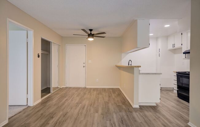 2 beds, 2 baths, 900 sqft, $2,098, Unit 102