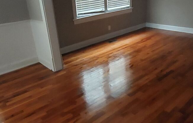 Beautiful 1B1B near Loose Park!!! Available NOW!!!