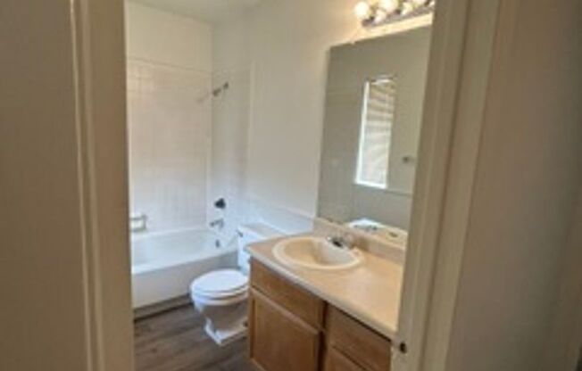 2 beds, 1.5 baths, 1,055 sqft, $930, Unit 0601