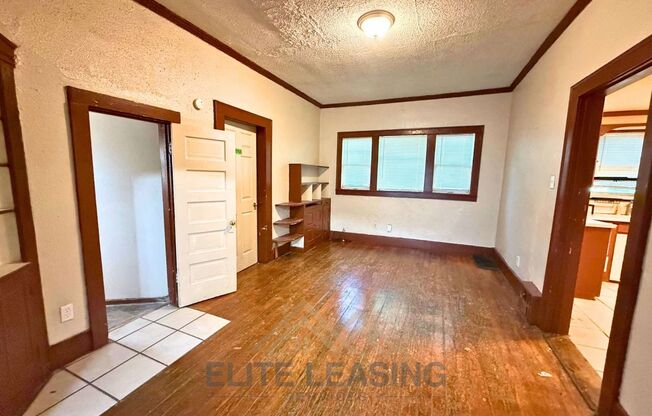 Spacious 3 Bedroom Home in Central Topeka – Pet Friendly!
