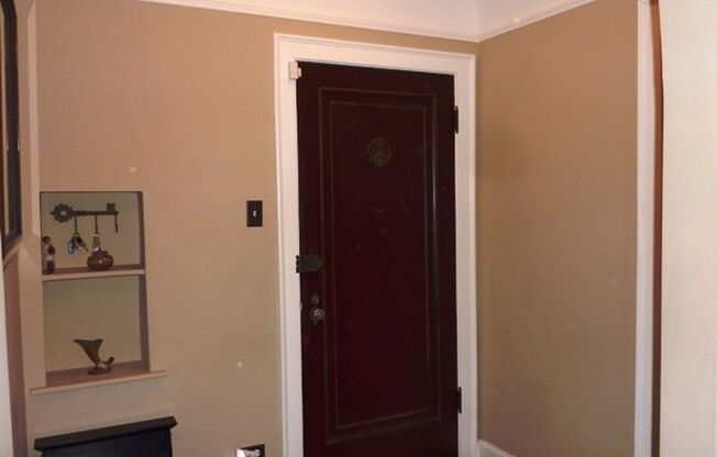 2 beds, 1 bath, $2,000