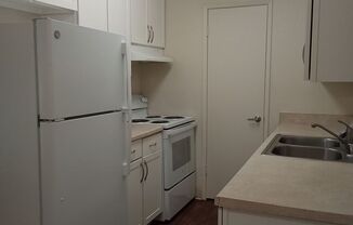 2 beds, 1 bath, 1,015 sqft, $1,945, Unit 007