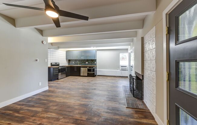 2 beds, 2 baths, 925 sqft, $1,850, Unit 301