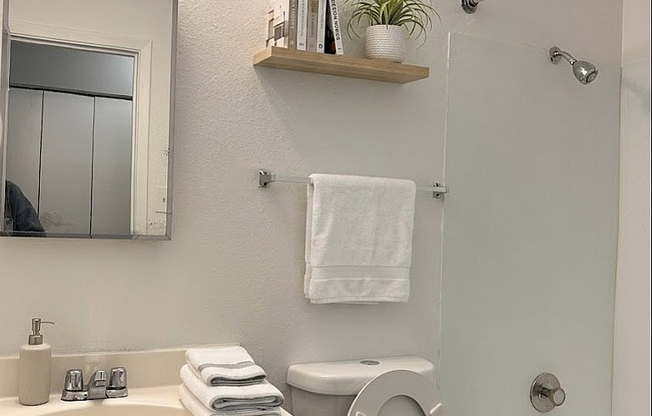 Bathroom — Sunridge Apartment Homes, Englewood, CO