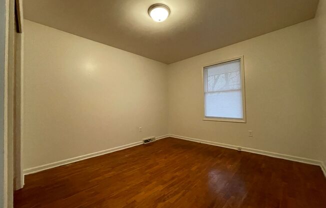 2 beds, 1 bath, $1,395, Unit 5852