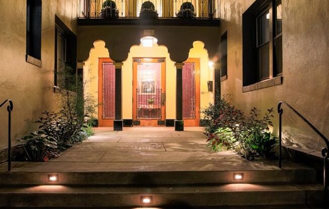 2 beds, 1 bath, 870 sqft, $2,000, Unit 202