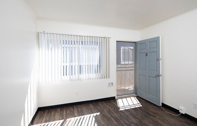 *OPEN HOUSE: 9/20 3-4PM* 1 Bed/1 Bath in North Pacific Beach w/ Parking!