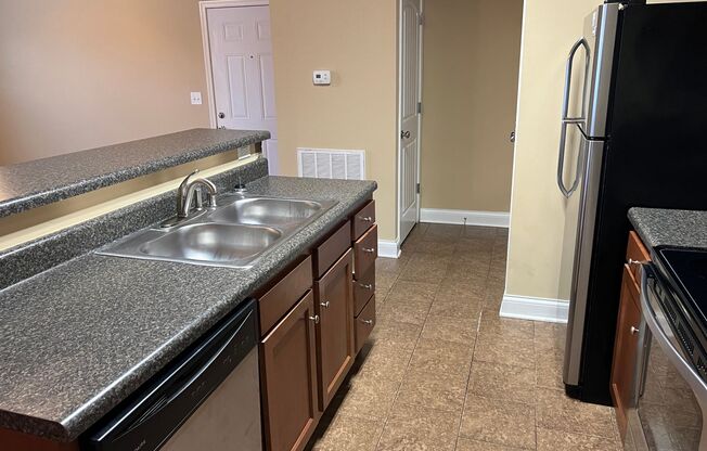 1 bed, 1 bath, 765 sqft, $825, Unit 125