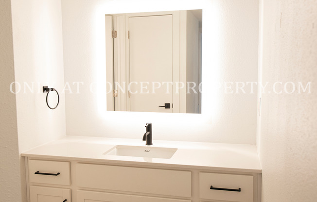 2 beds, 1 bath, 894 sqft, $1,699, Unit 05