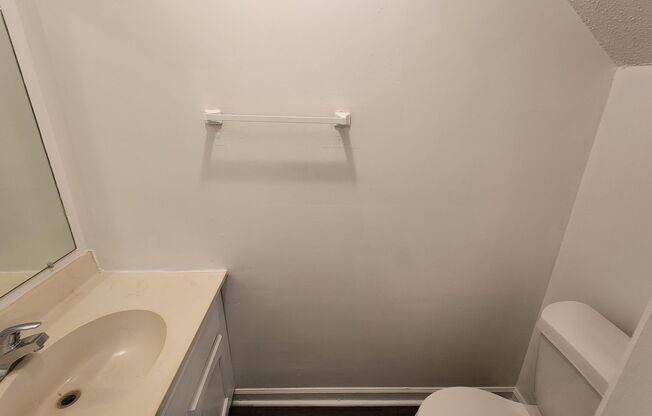 1504 HALSTON CRES NW