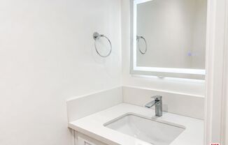 1 bed, 1.5 baths, 1,120 sqft, $4,195, Unit 511