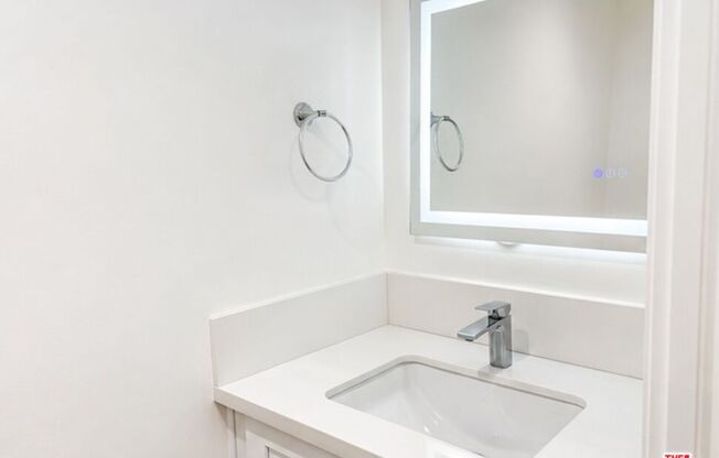 1 bed, 1.5 baths, 1,120 sqft, $4,195, Unit 511