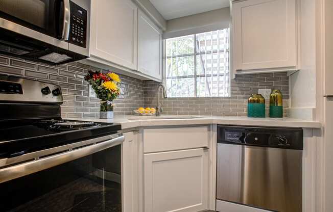Welcome to Village at Lakewood Apartments in Ahwatukee, Phoenix, AZ