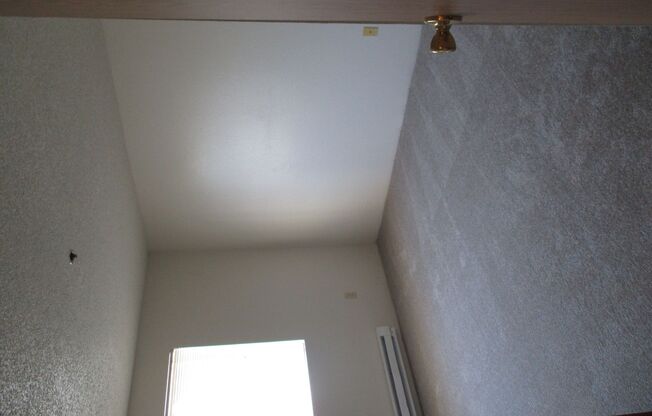 2 beds, 1 bath, 868 sqft, $1,784, Unit 18